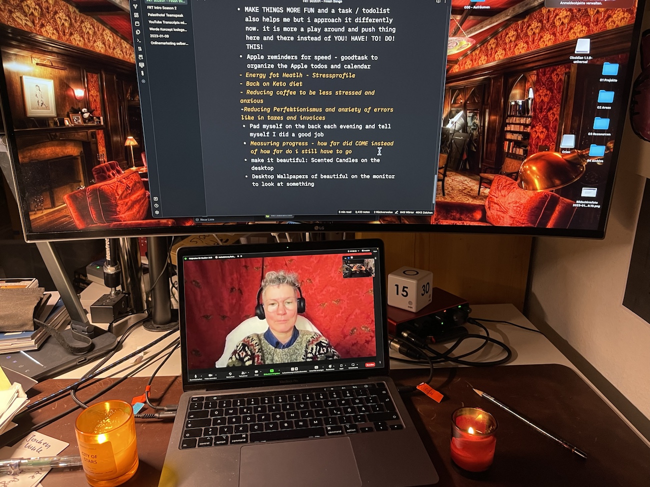 Alex‘s cozy Studyroom Desktop – digital and physical :)